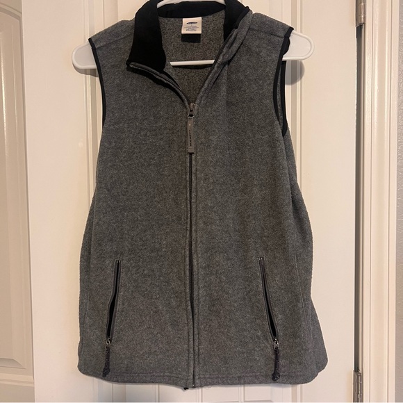 Old Navy Jackets & Blazers - 🍒 Old Navy Charcoal Fleece Vest (Free with another purchase)